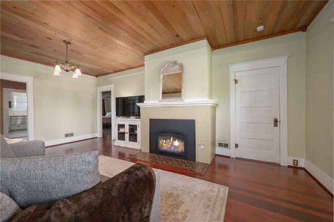 Building Photo - Rare Character Craftsman Bungalow in The H...