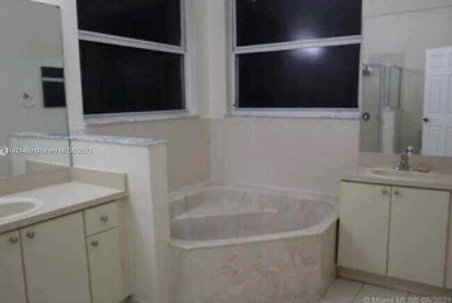 Building Photo - 1631 SE 17th Ave