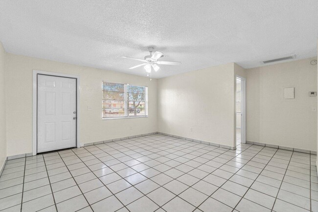 Building Photo - 4815 Gulfstream Rd