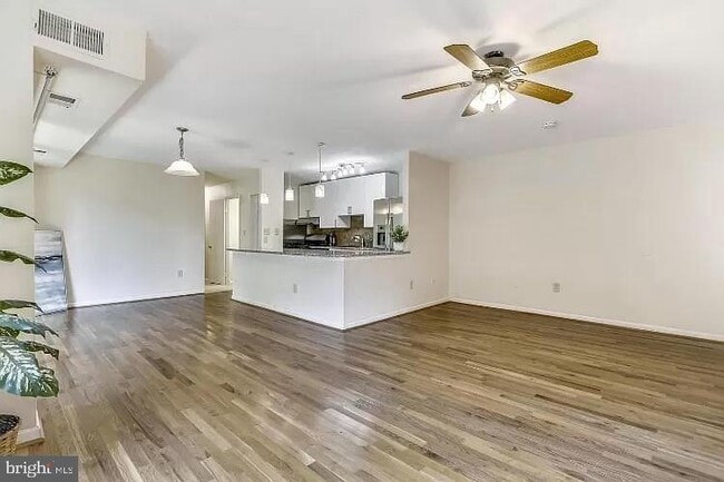 Building Photo - 12405 Braxfield Ct