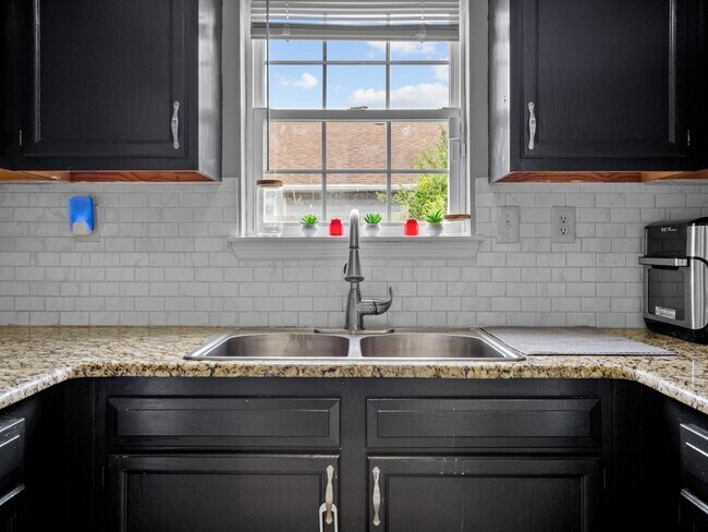Building Photo - 1020 Furia Dr