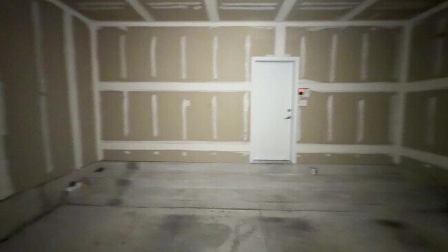 Building Photo - 3 Bedroom Town Home Near Rio Bravo Blvd SE & University Blvd SE In Mesa Del Sol!