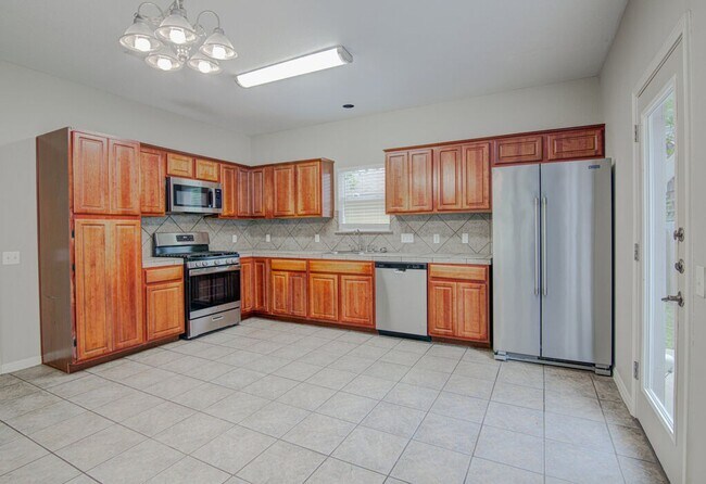 Building Photo - 1702 Singleton Ave