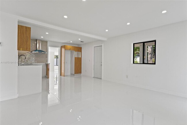 Building Photo - 1524 SW 32nd Ct