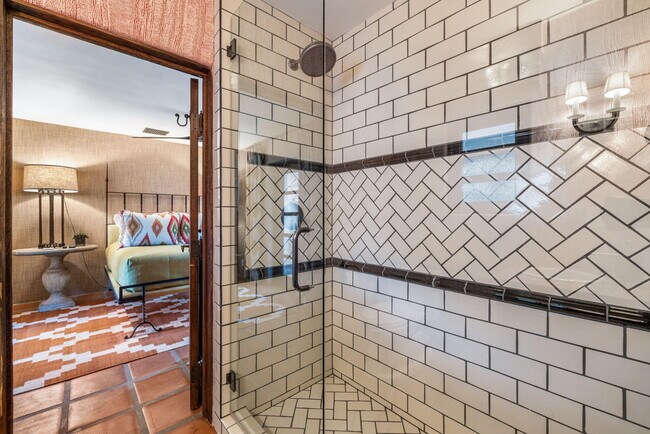 Building Photo - 535 N Belardo Rd