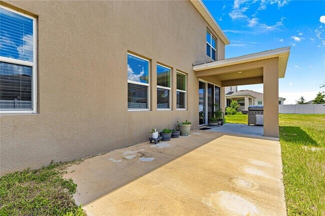 Building Photo - 8142 SW 59th Ave