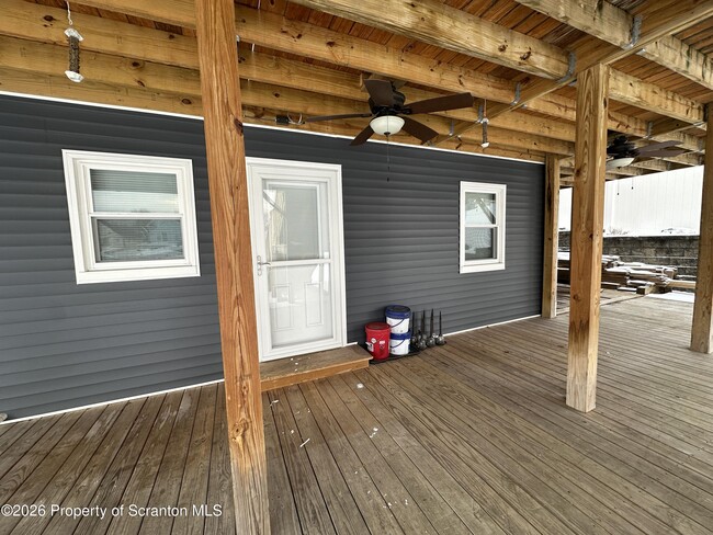 Building Photo - 548 Main St