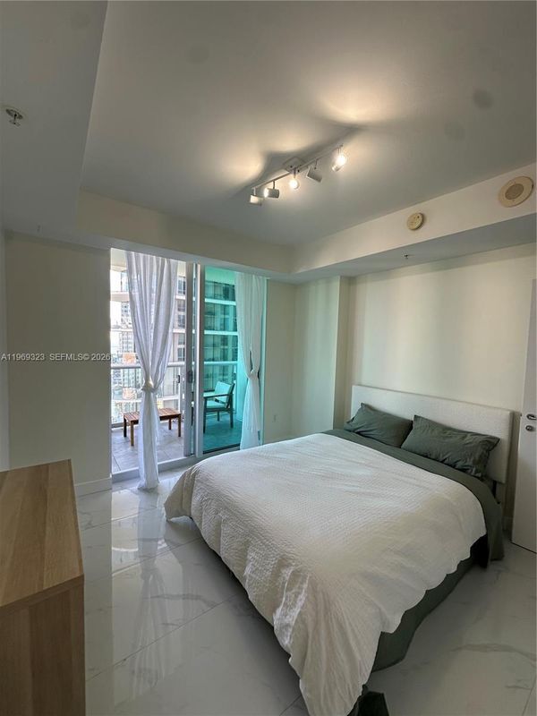 Building Photo - 300 S Biscayne Blvd