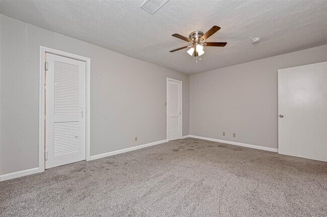 Building Photo - 26414 Maplewood Dr