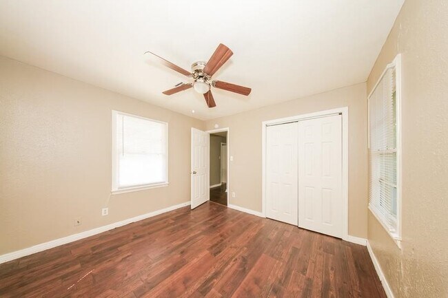 Building Photo - 2204 NW Denver Ave