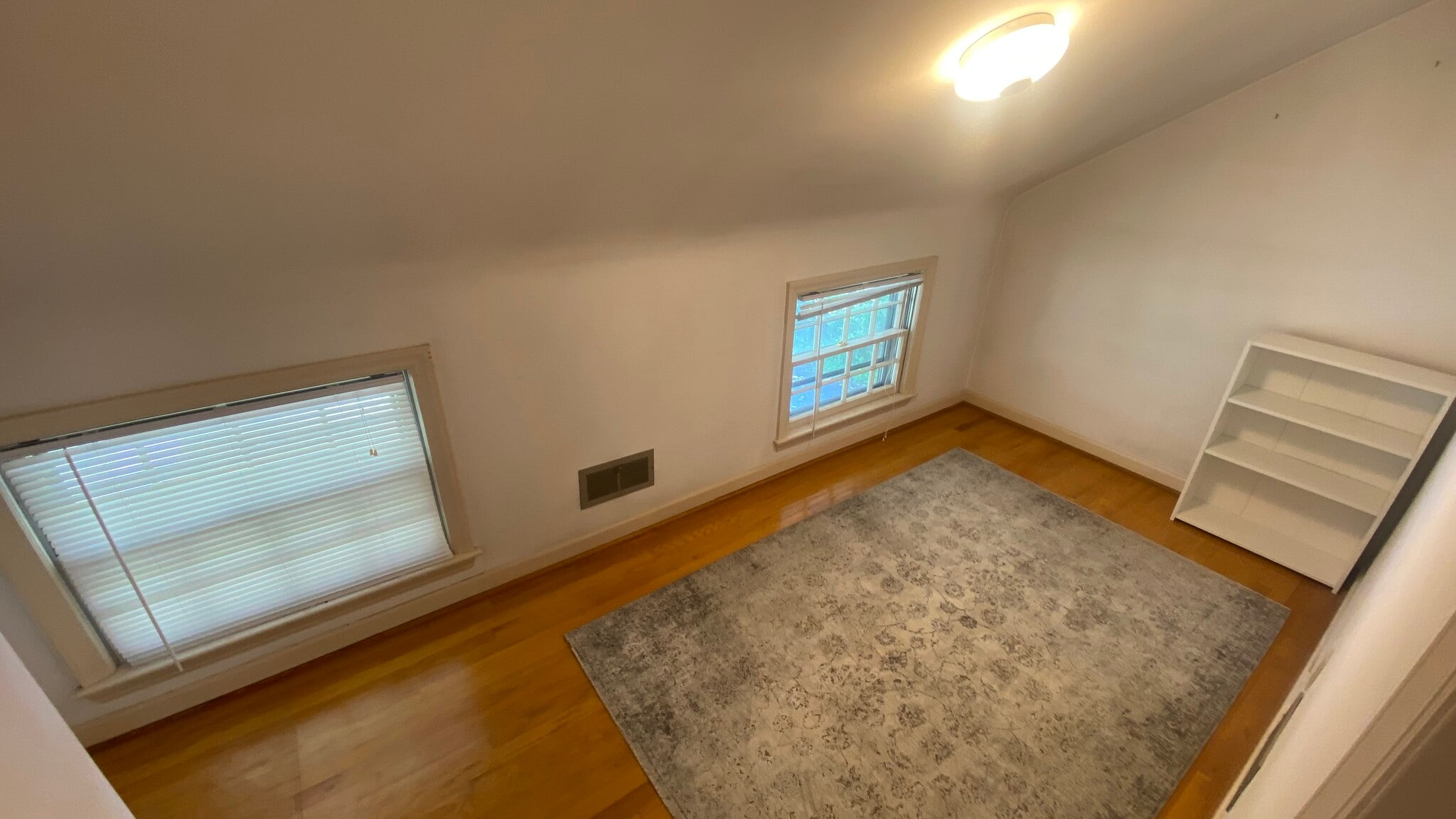 Building Photo - 1406 Hillcrest Dr
