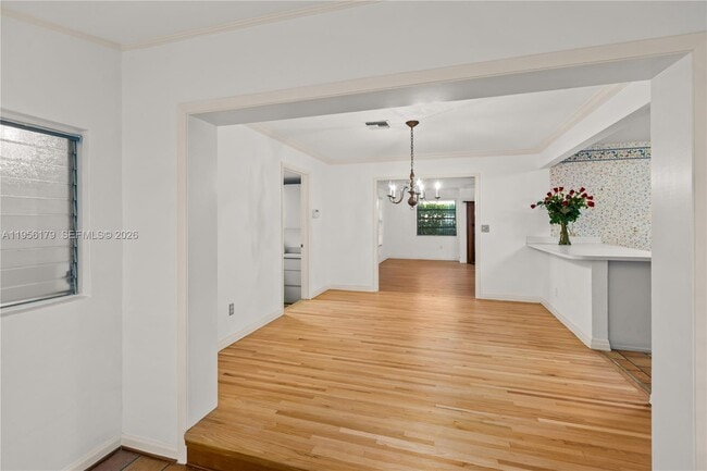 Building Photo - 736 Alhambra Cir