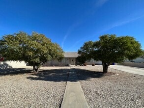 Building Photo - Beautiful 3 bedroom 2 bathroom home in App...