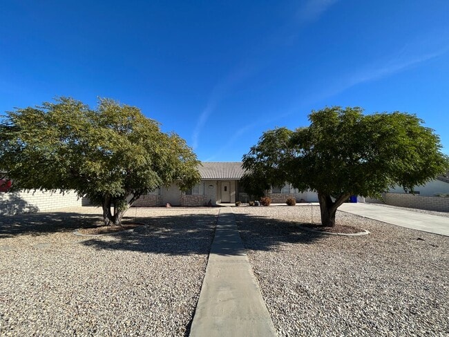 Primary Photo - Beautiful 3 bedroom 2 bathroom home in App...