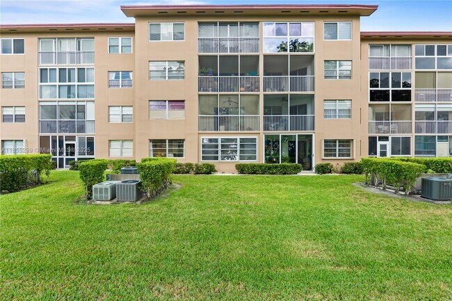 Building Photo - 12750 SW 4th Ct