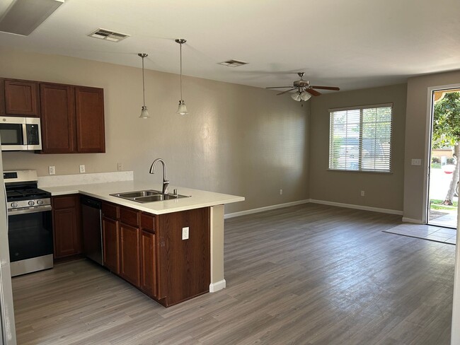 Building Photo - Highly desired neighborhood