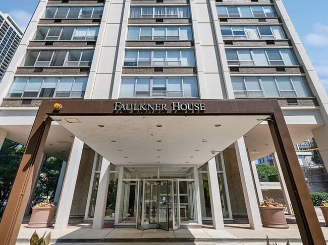 Building Photo - 70 W Burton Pl