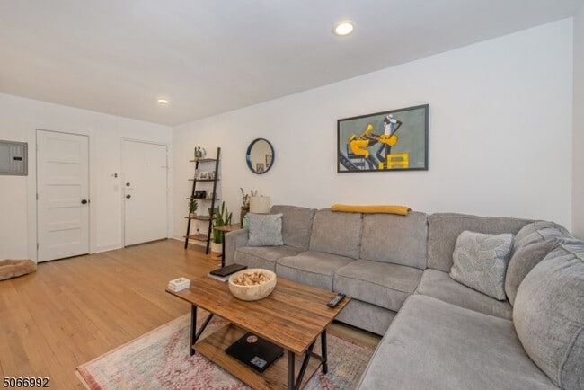 Building Photo - 376 Claremont Ave