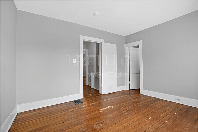 Building Photo - 627 S 38th St