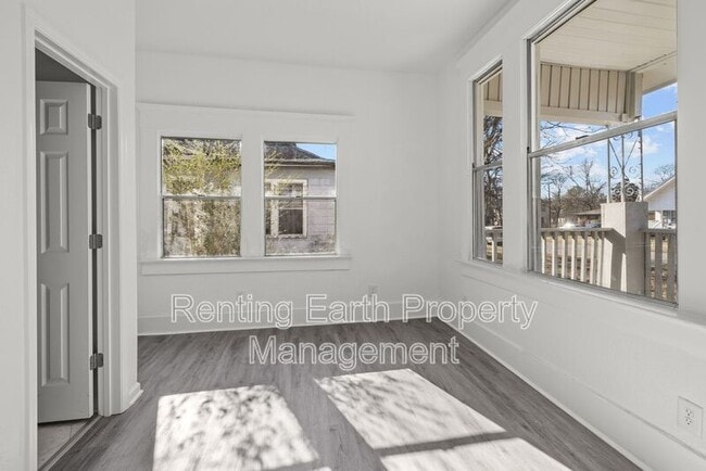 Building Photo - 1217 Fulton Ave SW