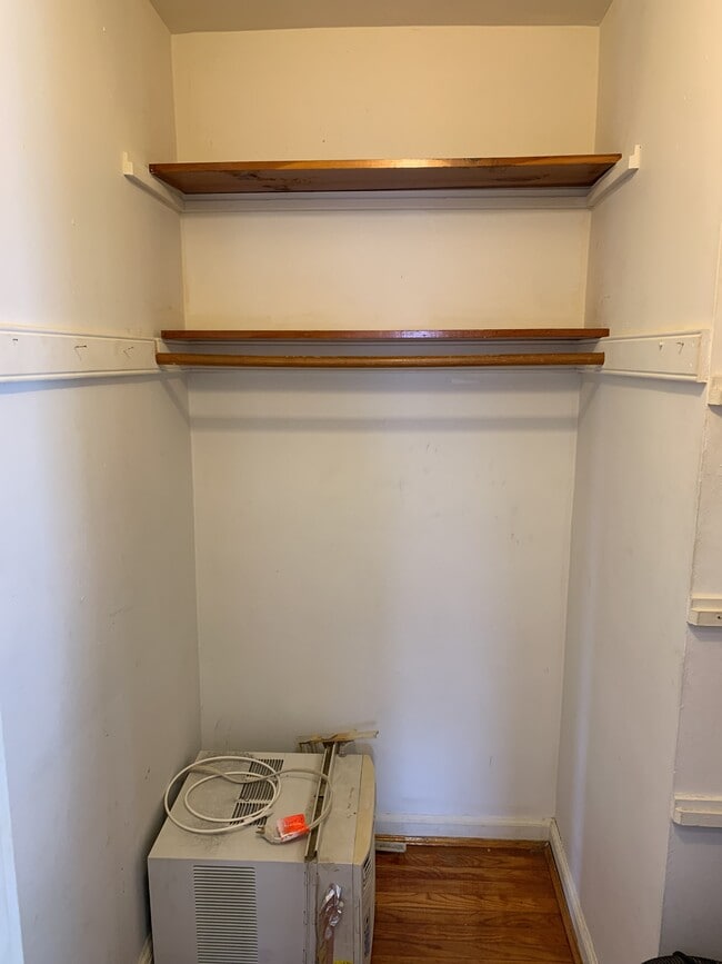 Building Photo - 3069 Glenmore Ave