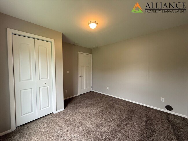 Building Photo - 112 Quail Ct