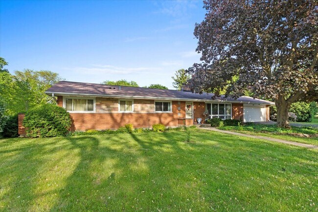 Primary Photo - 605 Lill St