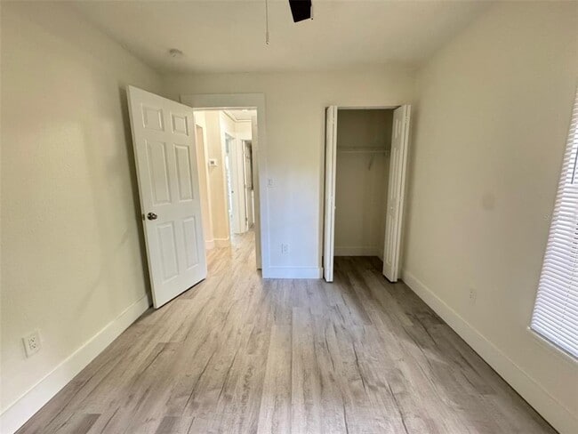 Building Photo - 475 Blue Bird St