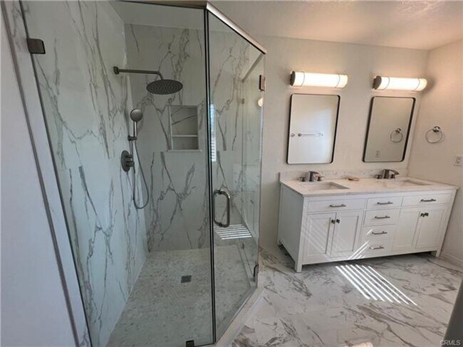 Building Photo - Welcome to this beautifully remodeled home