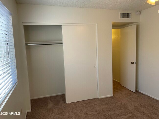 Building Photo - 10014 N 44th Dr