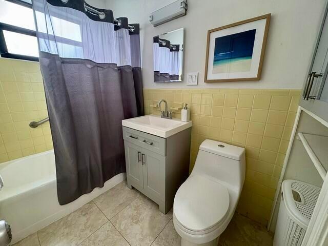 Building Photo - 340 Leigh Rd