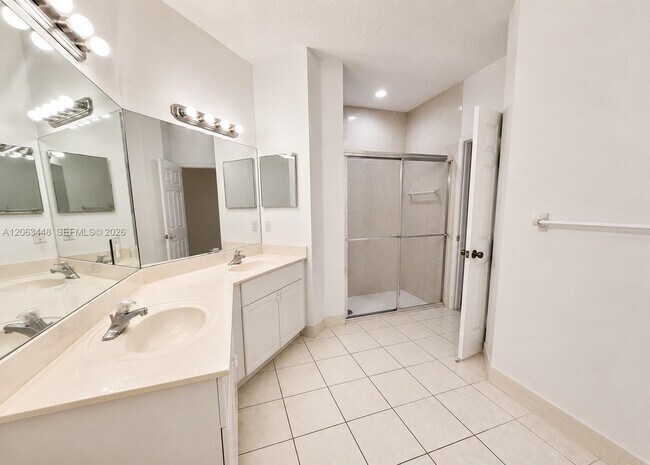 Building Photo - 12572 Shoreline Dr