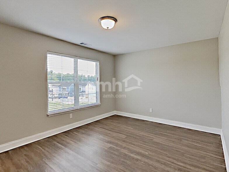 Building Photo - 5107 Sunset Ridge Ln