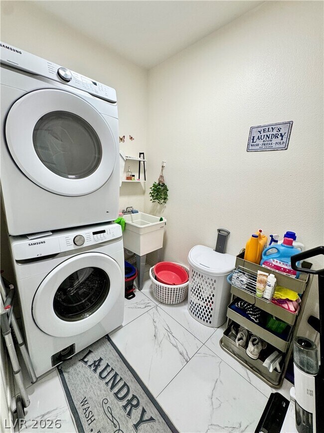 Building Photo - 5655 E Sahara Ave