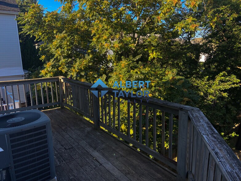 Building Photo - 19 Parker Hill Ave