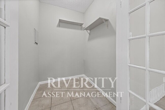 Building Photo - Step into a piece of Memphis history with this stunning, newly renovated home!!! Section 8 Welcom...