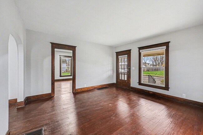 Building Photo - Fully Renovated 2BR Home – Modern Updates & Classic Charm