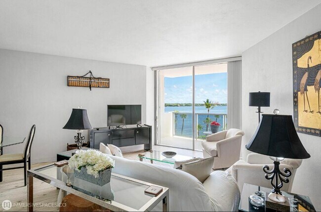 Building Photo - 2800 N Flagler Dr