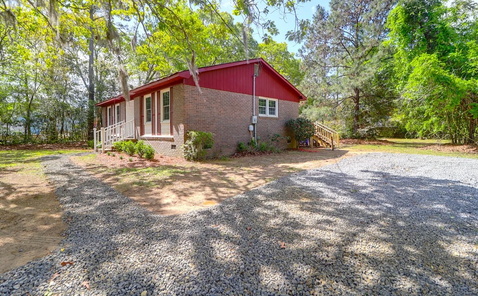 Building Photo - 1203 Happyland Blvd