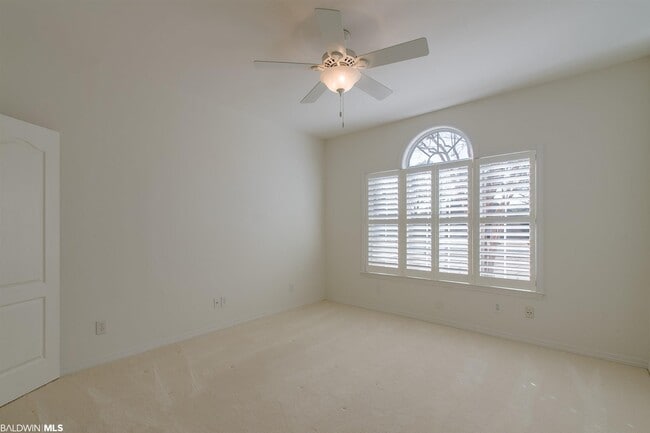 Building Photo - 117 Club Dr