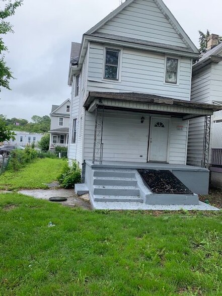 Building Photo - 886 Scanlon Ave