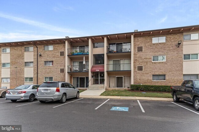 Building Photo - 5500 Karen Elaine Dr