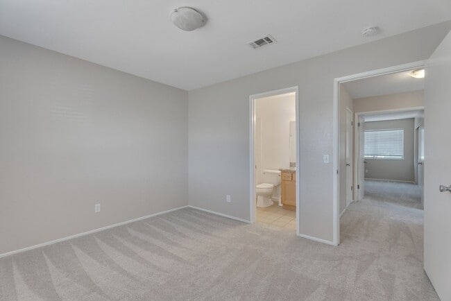 Building Photo - 362 Tabor Ave