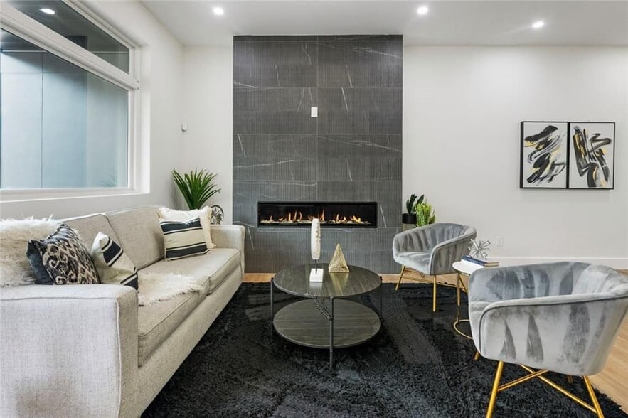 Building Photo - 582 Hope St SW