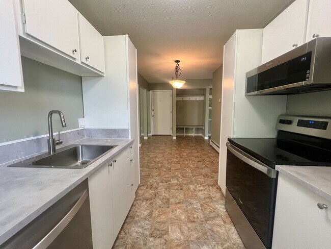 Building Photo - 1 Bedroom, 1 Bathroom Apartment In Desirable Location!