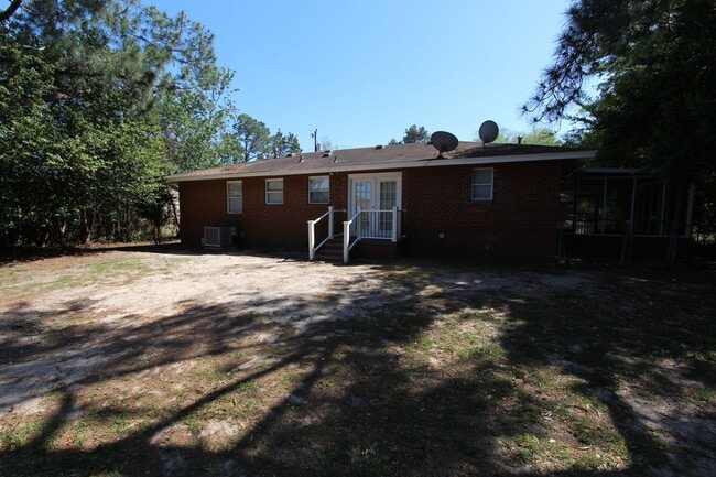 Building Photo - 2071 Fernwood Cir