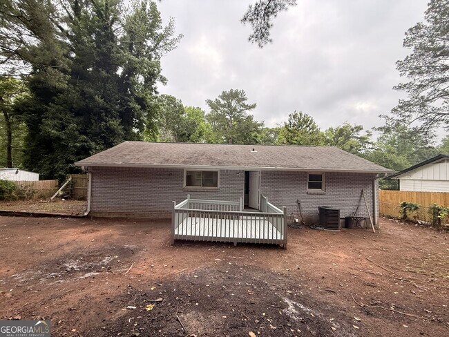 Building Photo - 657 Robert E Lee Pkwy