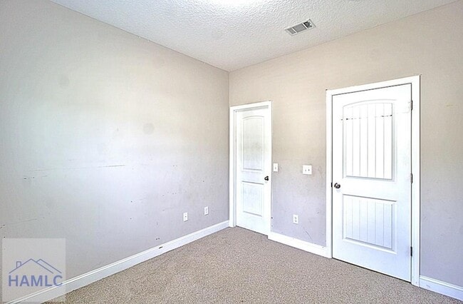 Building Photo - 147 Rimes Ave SE