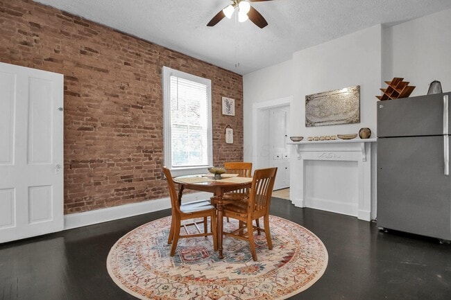 Building Photo - 174 Reinhard Ave