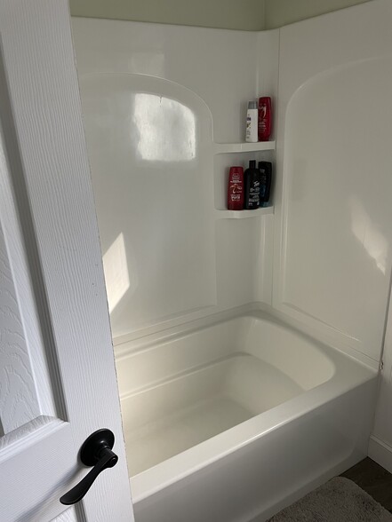Common Bath Tub - 991 State Rd S-10-1490